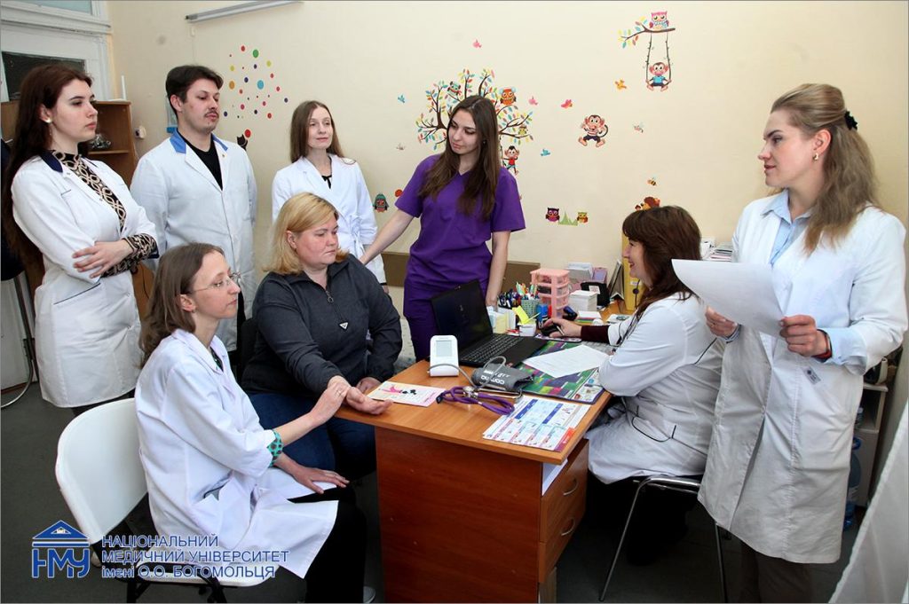 Пройдіть чек-ап 40+ та дізнайтеся про переваги декларації з сімейним лікарем в Університетській клініці