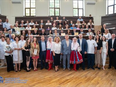 В Університетській клініці НМУ нагородили співробітників до Дня медичного працівника