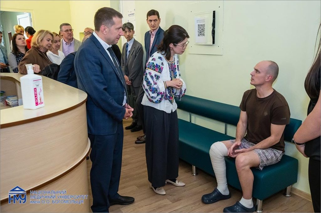 Міжнародна співпраця: Університетську клініку НМУ відвідала делегація з Японії