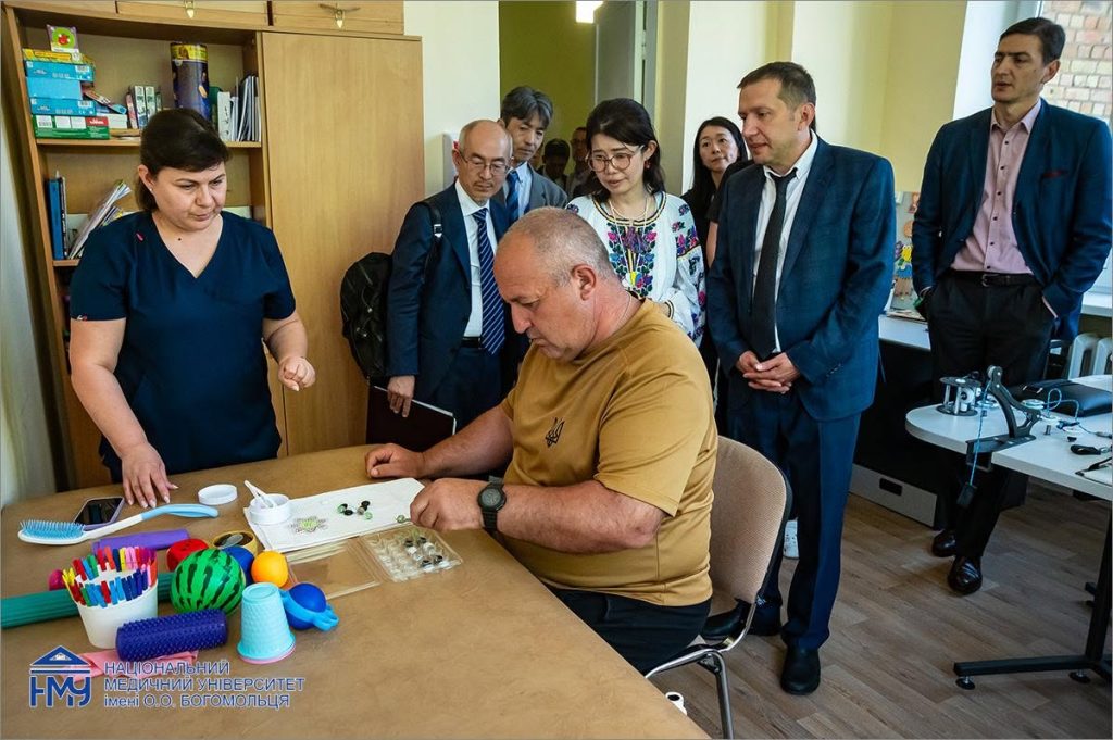 Міжнародна співпраця: Університетську клініку НМУ відвідала делегація з Японії