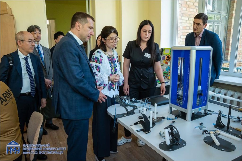 Міжнародна співпраця: Університетську клініку НМУ відвідала делегація з Японії